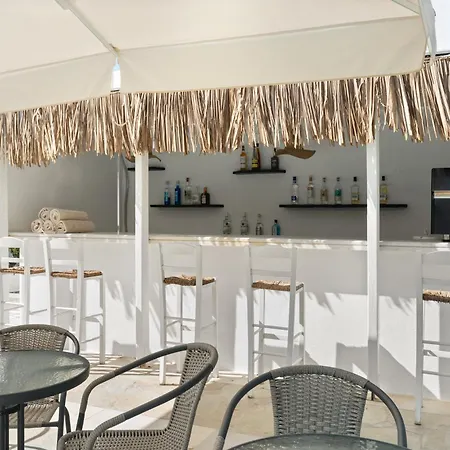 Hotel Paros 2*